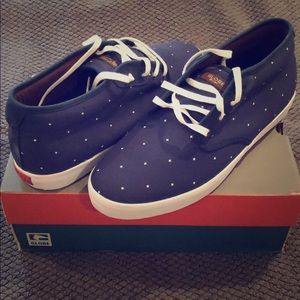 Navy canvas with white stars casual sneaker